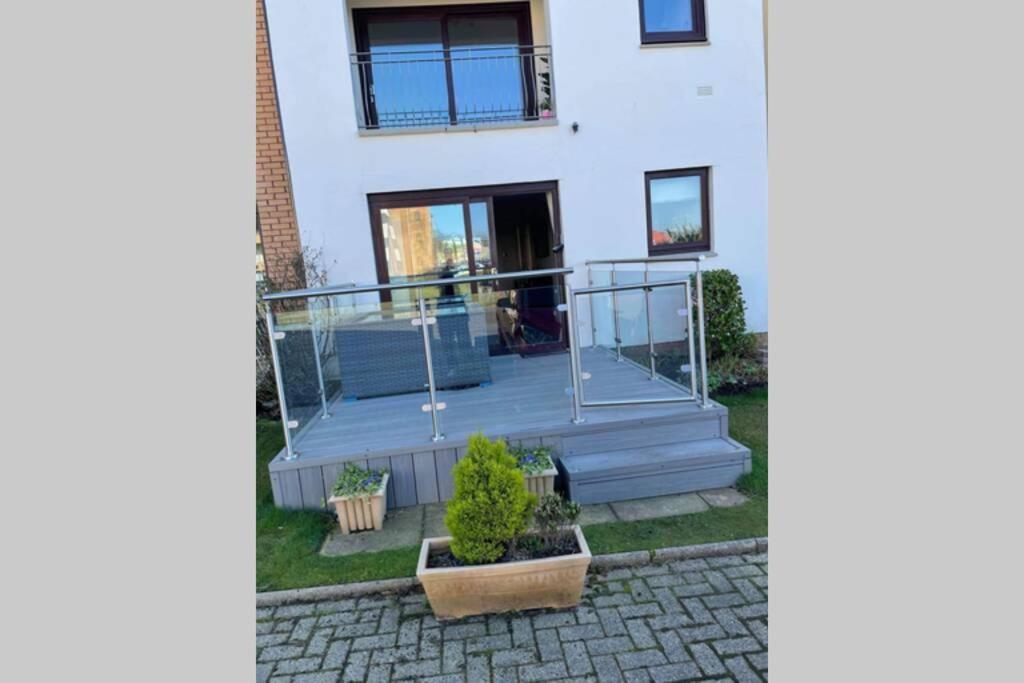 Largs Sea Front, Modern Apartment ภายนอก รูปภาพ