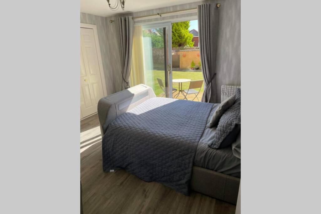 Largs Sea Front, Modern Apartment ภายนอก รูปภาพ