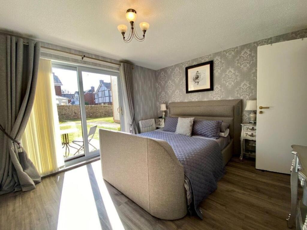 Largs Sea Front, Modern Apartment ภายนอก รูปภาพ
