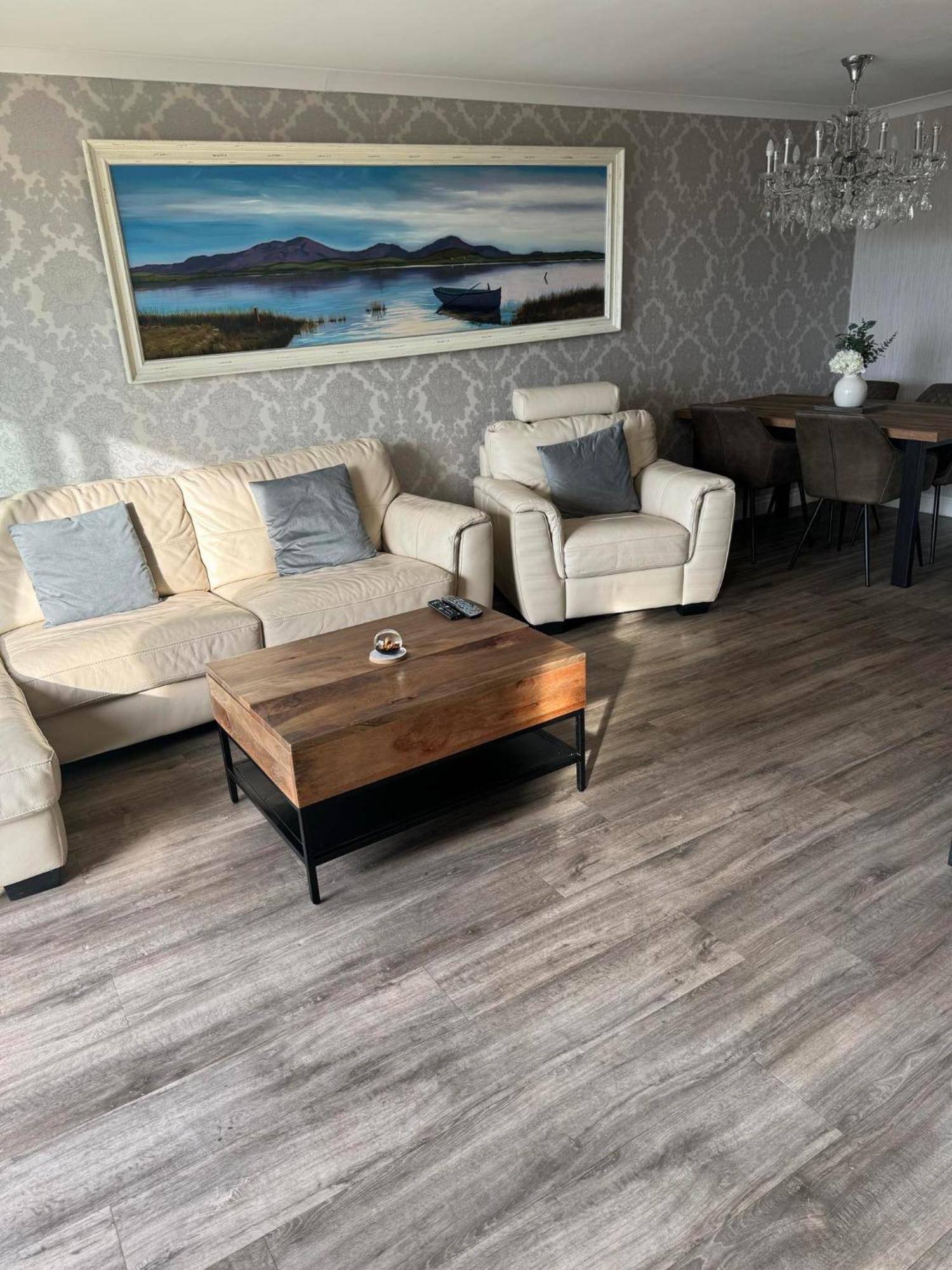 Largs Sea Front, Modern Apartment ภายนอก รูปภาพ